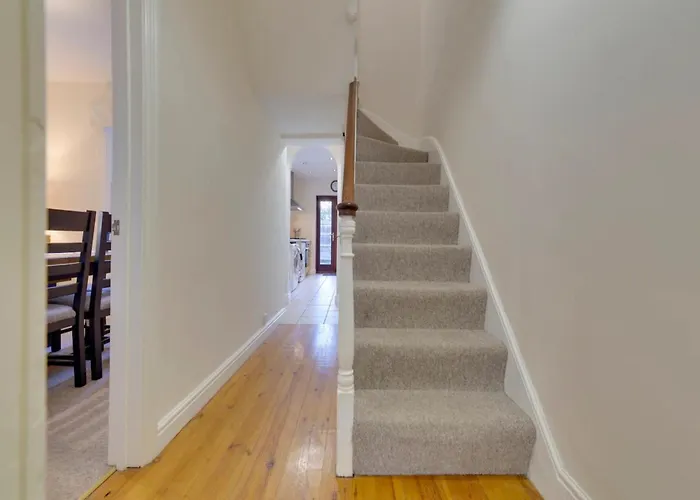 Pass The Keys Modern And Spacious Terrace In Central Cambridge