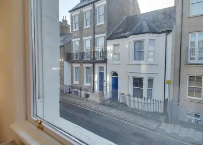 Pass The Keys Modern And Spacious Terrace In Central Cambridge