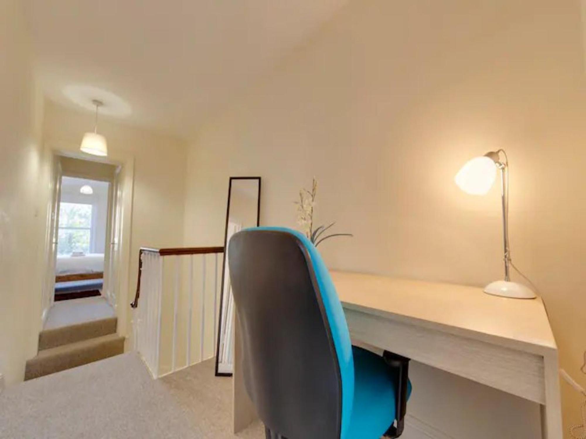 Pass The Keys Modern And Spacious Terrace In Holiday home *