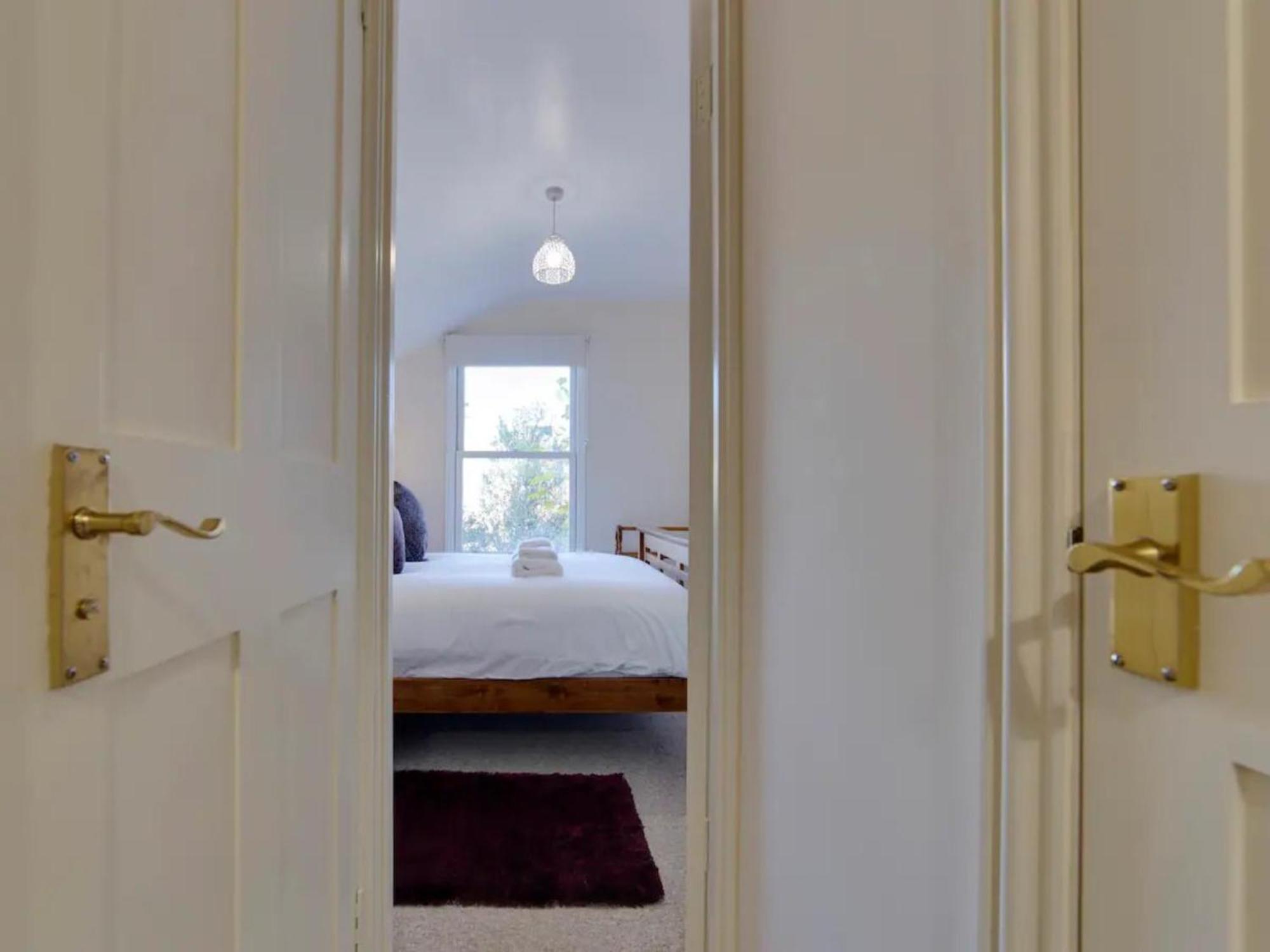 Pass The Keys Modern And Spacious Terrace In * Cambridge (Cambridgeshire)