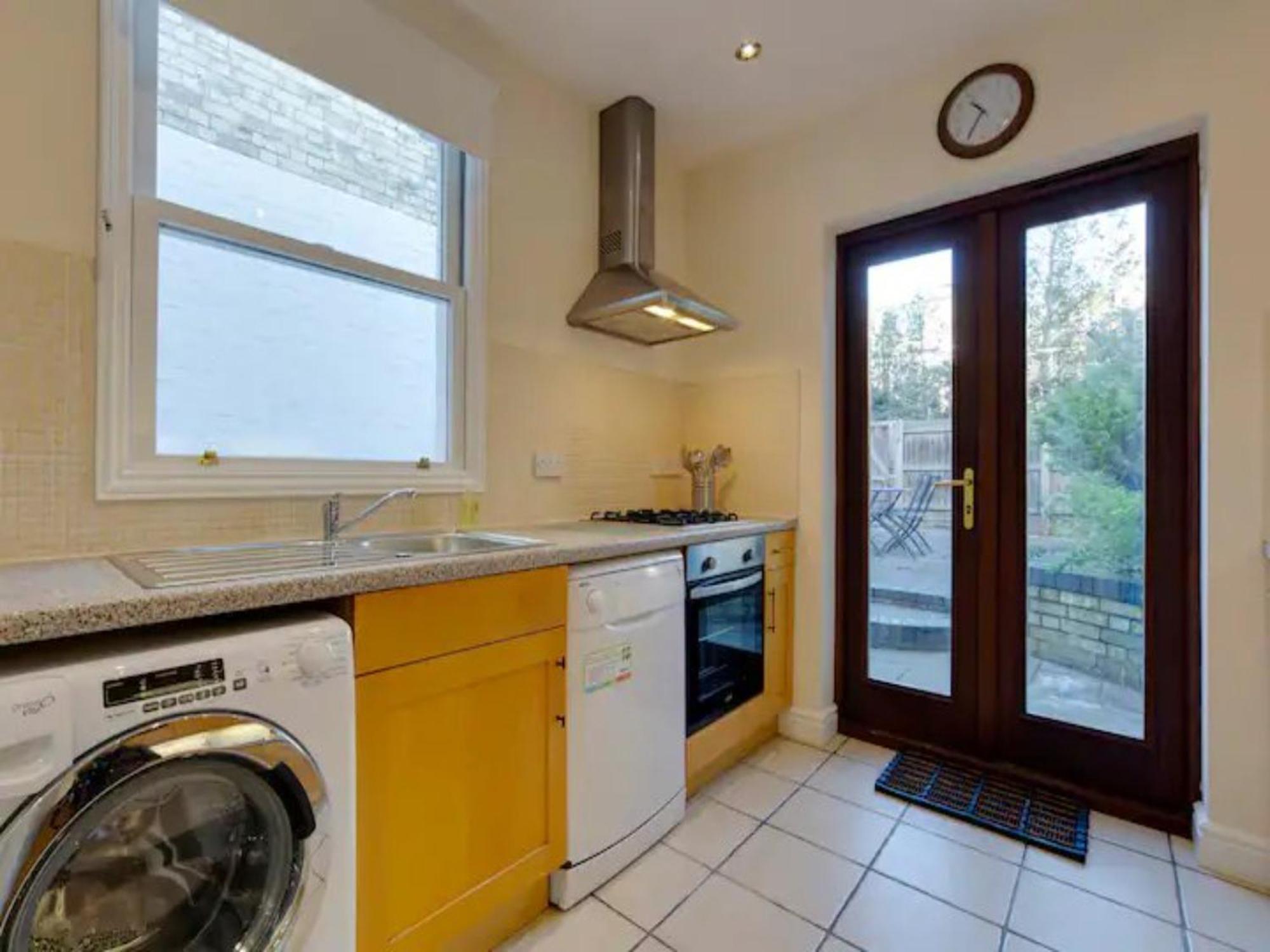 Pass The Keys Modern And Spacious Terrace In Holiday home *